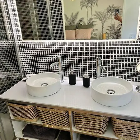 Centre Apartment *